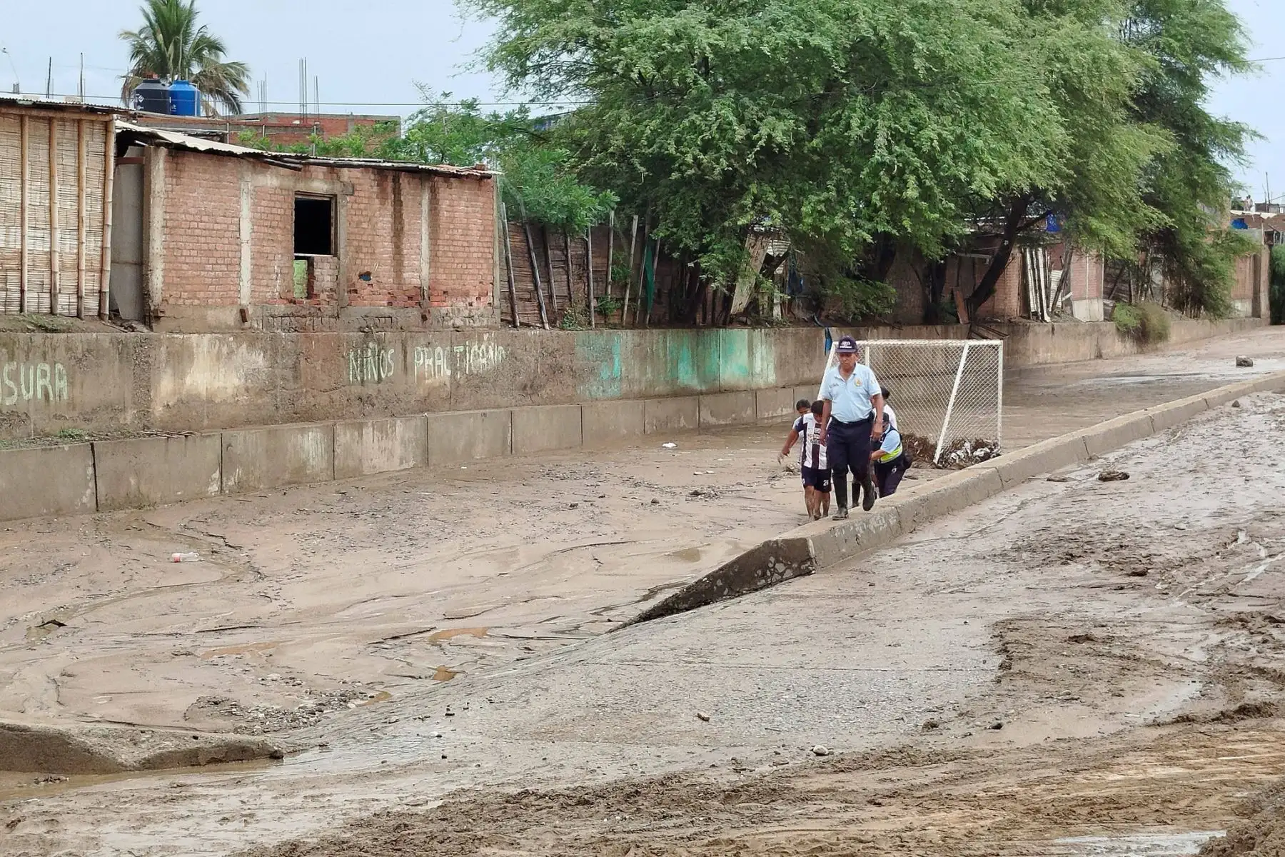 La falta de energía afecta tanto a residentes como a la actividad turística en plena temporada alta. ANDINA/Difusión