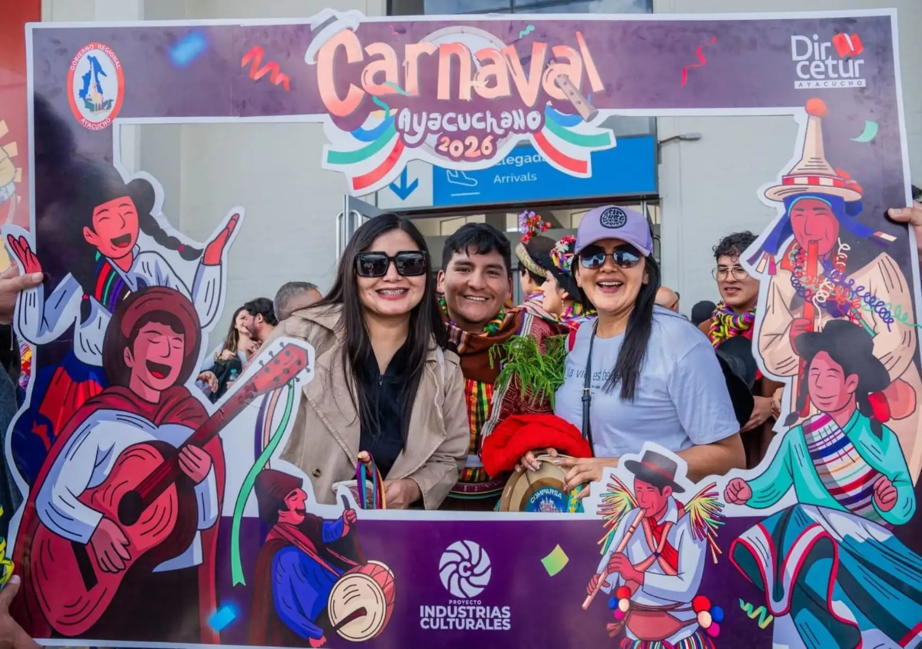 El Carnaval Ayacuchano 2026 no solo llenó de música, color y tradición las calles de la ciudad, sino que dejó una huella económica contundente: la fiesta generó más de 49 millones de soles en movimiento económico y la llegada de una cifra superior a los 30,000 visitantes. ANDINA/Difusión
