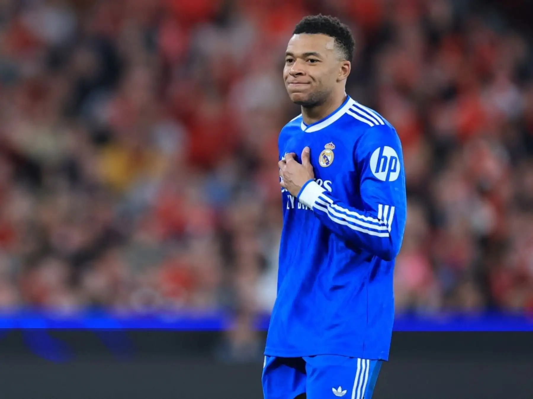 Mbappé desmiente que los médicos del Real Madrid examinaron su rodilla equivocada