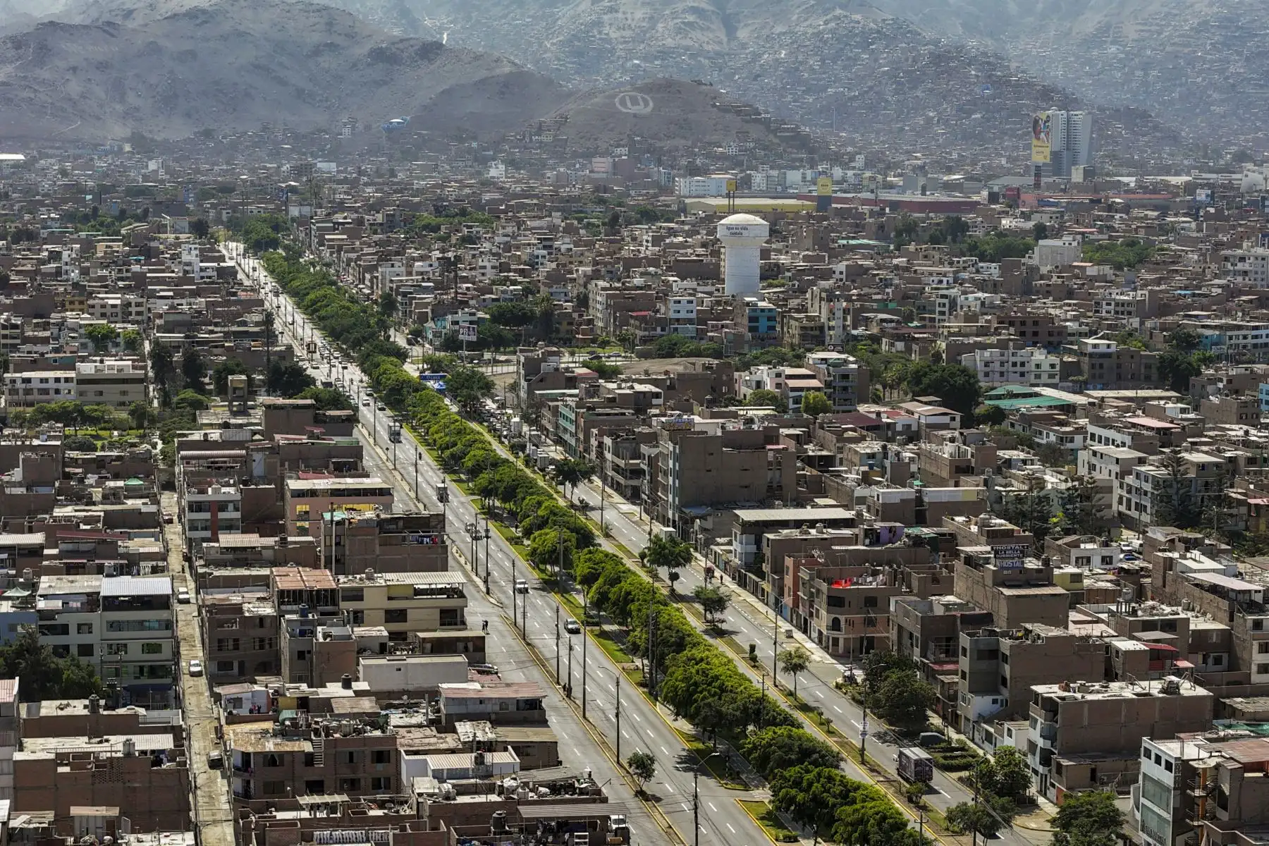 Los trabajos, desarrollados a través del Fondo Metropolitano de Inversiones (INVERMET) y en articulación con la Empresa Municipal de Apoyo a Proyectos Estratégicos (EMAPE), permitieron reparar 67 mil m² de pista y reforzar más de 6 mil m² en los tramos más deteriorados. Foto: ANDINA/Ricardo Cuba