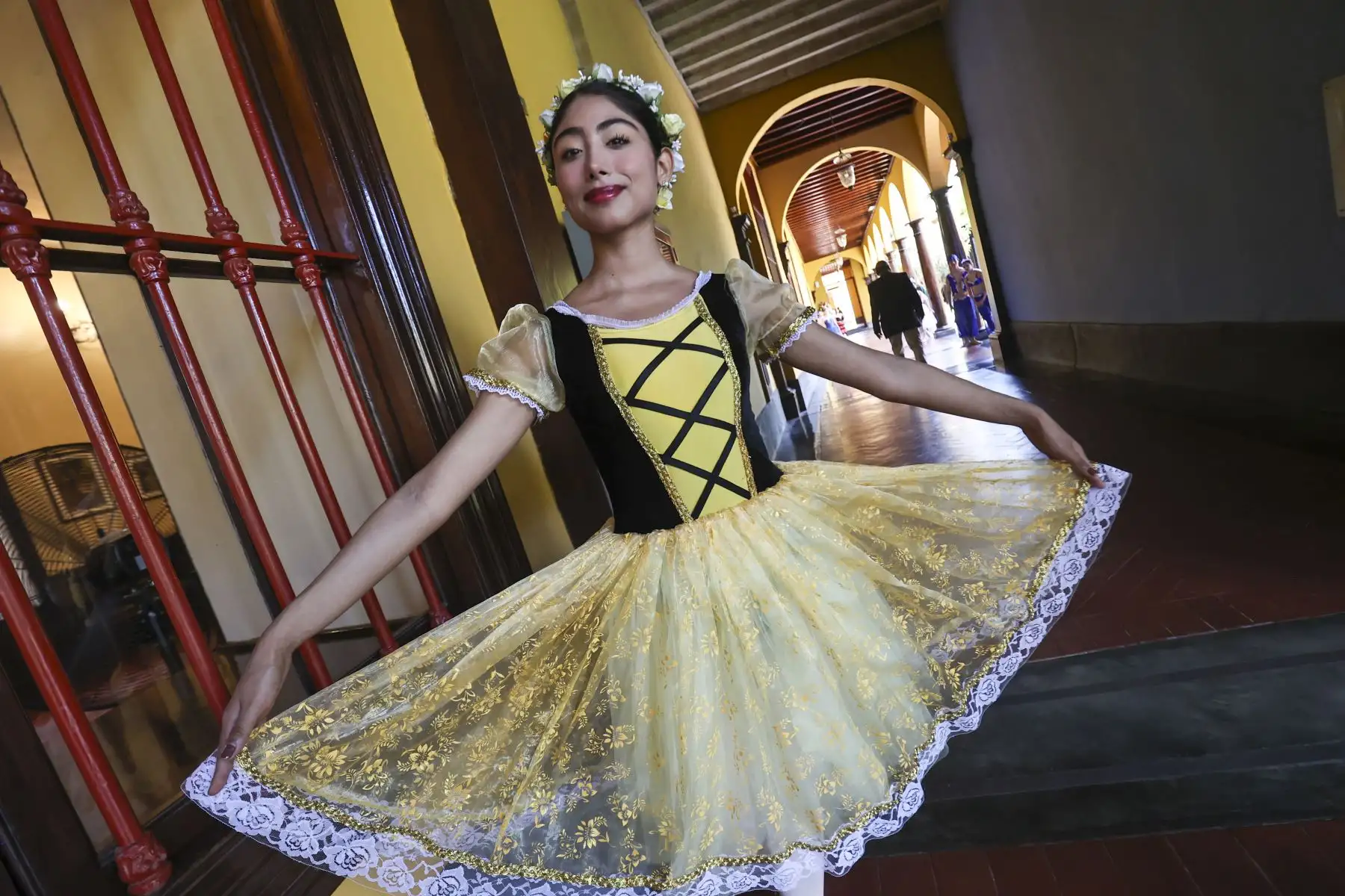 La rectora de la Universidad Nacional Mayor de San Marcos, Jerí Ramón, encabezó las actividades por el aniversario número 475 de fundación de dicha casa de estudios. La ceremonia contó con la inauguración de la muestra fotográfica “Ilustres Intelectuales Sanmarquinos” del reconocido fotógrafo Carlos “chino” Domínguez, la entrega de obras culminadas en la antigua Casona y la ceremonia de inicio de actividades conmemorativas.

Foto:ANDINA / Juan Carlos Guzmán Negrini