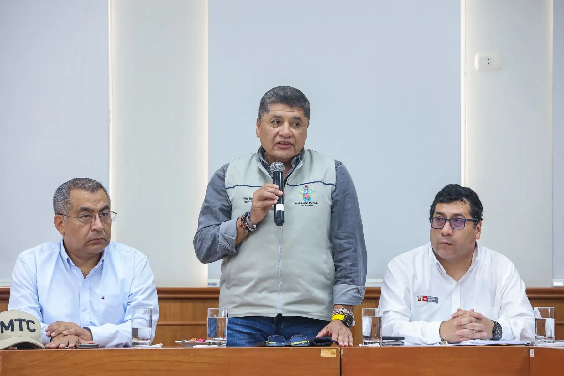 Junto a los ministros de Estado, el presidente José María Balcázar recibió el informe de las autoridades regionales sobre la situación y las afectaciones registradas en Arequipa. Foto: ANDINA/Prensa Presidencia