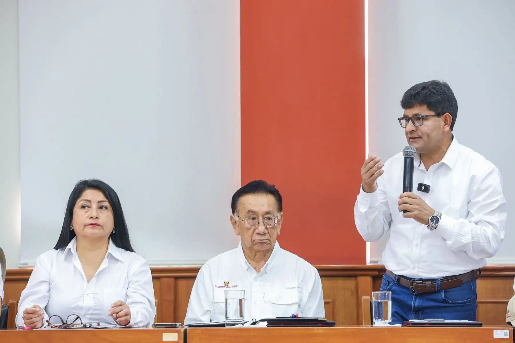 Junto a los ministros de Estado, el presidente José María Balcázar recibió el informe de las autoridades regionales sobre la situación y las afectaciones registradas en Arequipa. Foto: ANDINA/Prensa Presidencia