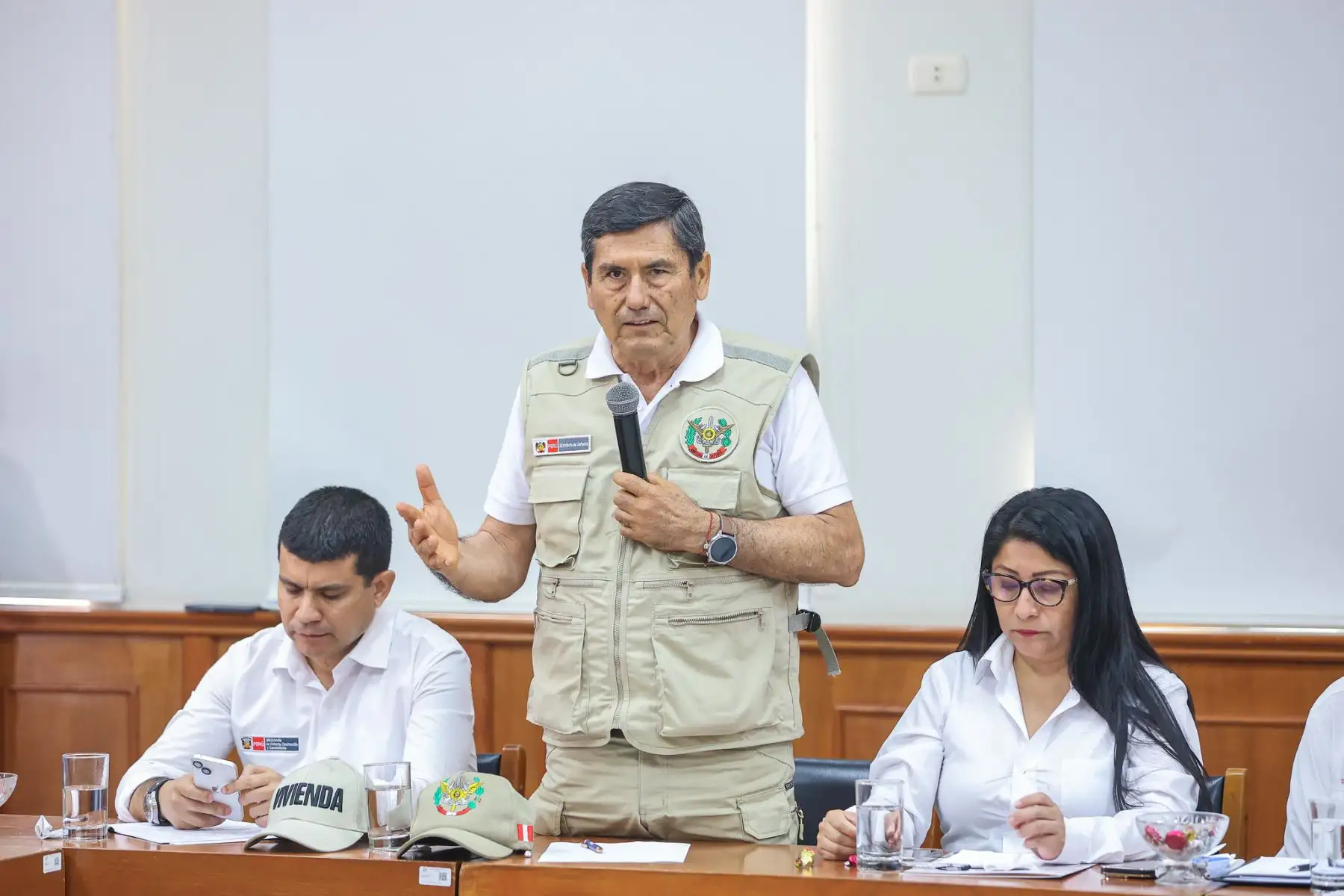 Junto a los ministros de Estado, el presidente José María Balcázar recibió el informe de las autoridades regionales sobre la situación y las afectaciones registradas en Arequipa. Foto: ANDINA/Prensa Presidencia