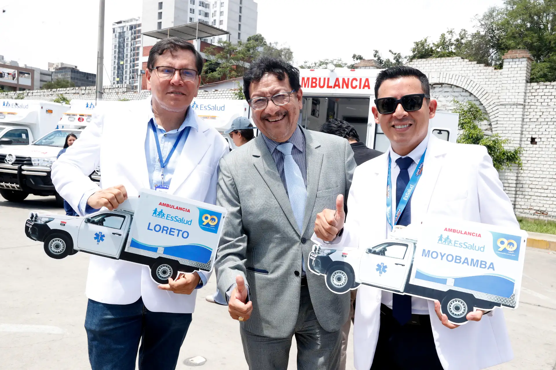 EsSalud realiza la entrega de las primeras 13 ambulancias rurales Tipo II, destinadas a fortalecer la atención de emergencias en zonas alejadas y de difícil acceso del país. La actividad fue encabezada por el presidente ejecutivo, Dr. Segundo Acho Mego.
Foto: ANDINA/Vidal Tarqui