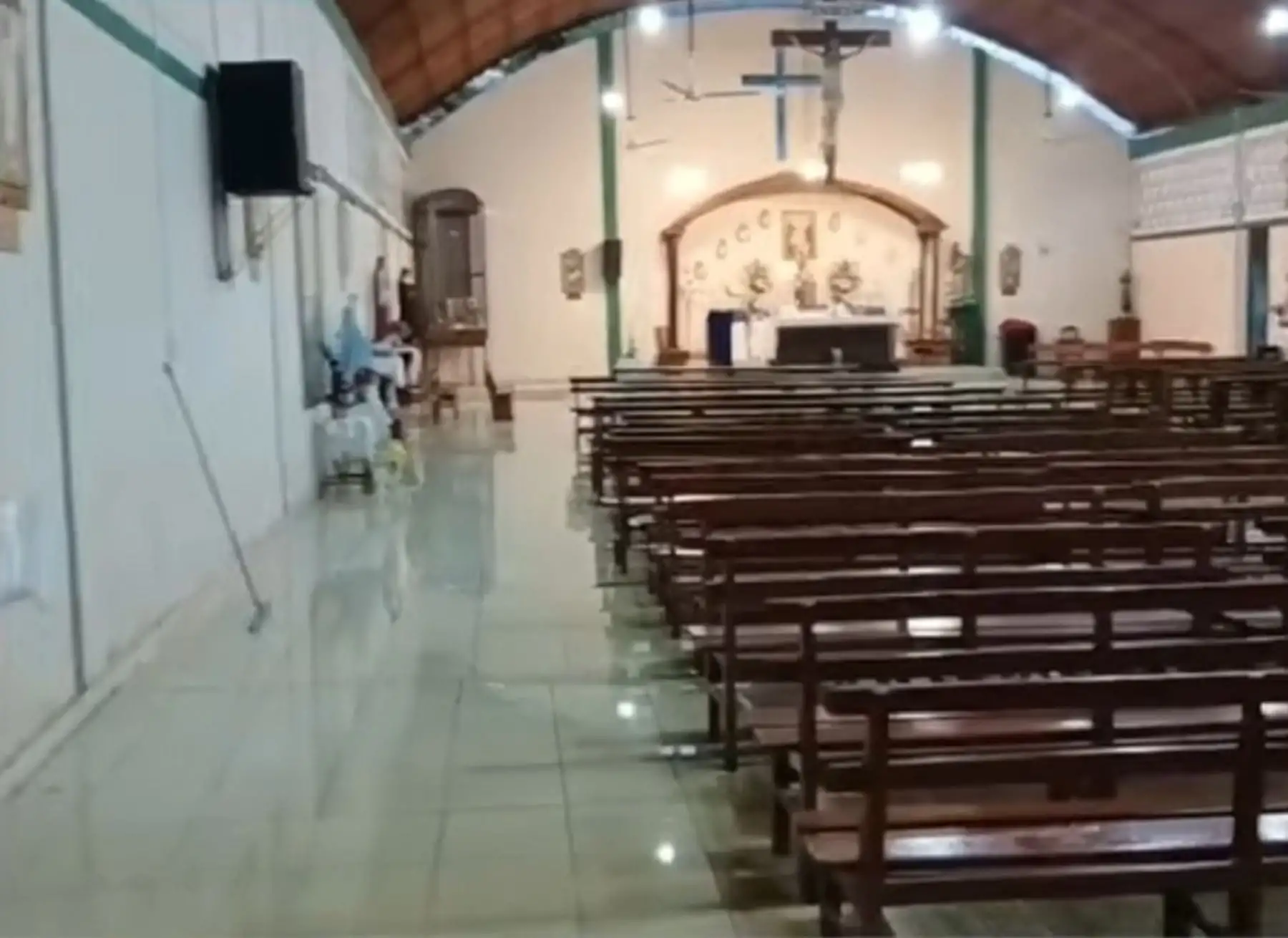 Lluvias en Chulucanas inundan iglesia San José Obrero donde trabajó el entonces sacerdote Robert Prevost (el actual papa León XIV) en 1983. Foto: Captura TV