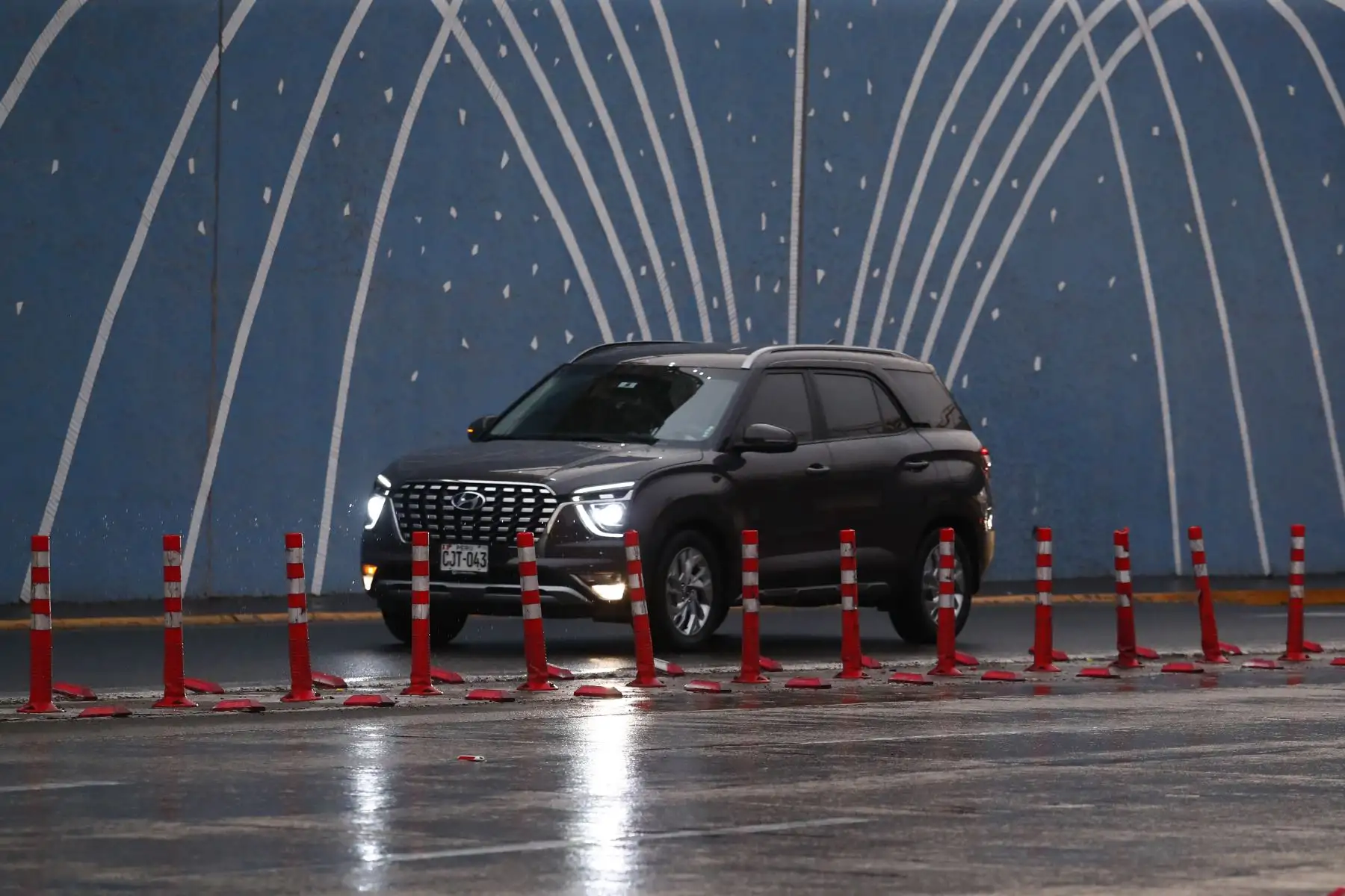 Cerca del anochecer del miércoles 25 de febrero de 2026, una inusual lluvia sorprendió a los limeños que transitaban por diversos distritos de la capital. Foto: ANDINA/Daniel Bracamonte