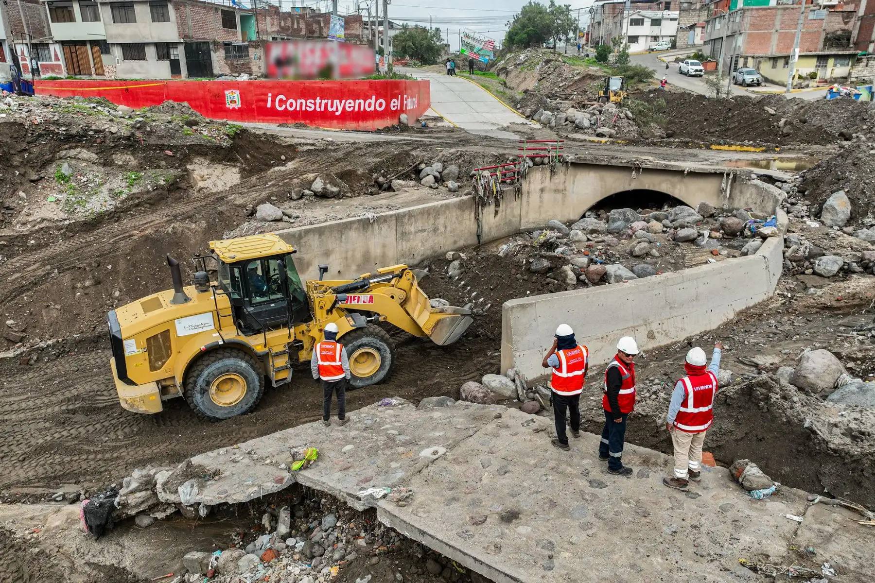 El presidente José María Balcázar junto a ministros de Estado supervisó en terreno el despliegue de maquinaria pesada en el sector de Villa Continental. Foto: ANDINA/Prensa Presidencia