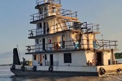 Los atacantes redujeron a los tripulantes. Los ataron de manos, tras lo cual sustrajeron electrodomésticos, dinero en efectivo, teléfonos celulares y el crudo que era transportado en una chata.