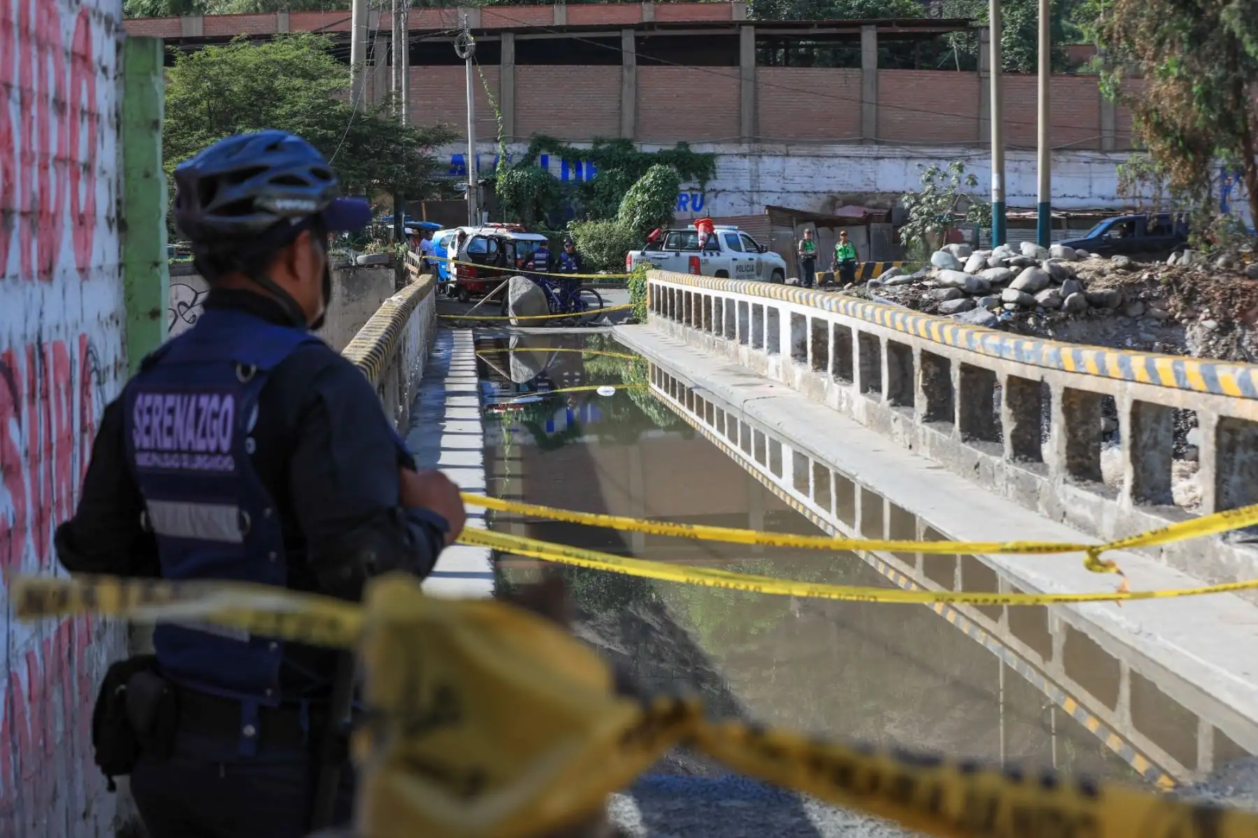 Ante el incremento del caudal del río Rímac, las autoridades dispusieron el cierre temporal del puente “Caracol”, en Chosica, como medida preventiva. Foto: ANDINA/ Ricardo Cuba