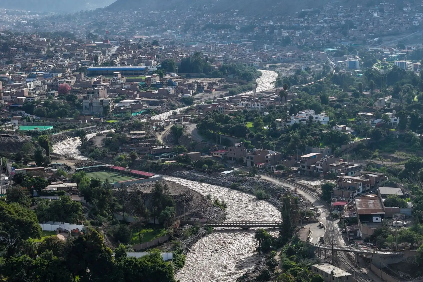 El aumento del nivel del río Rímac mantiene en alerta a los distritos ribereños ante el peligro de desbordes. Foto: ANDINA/ Ricardo Cuba