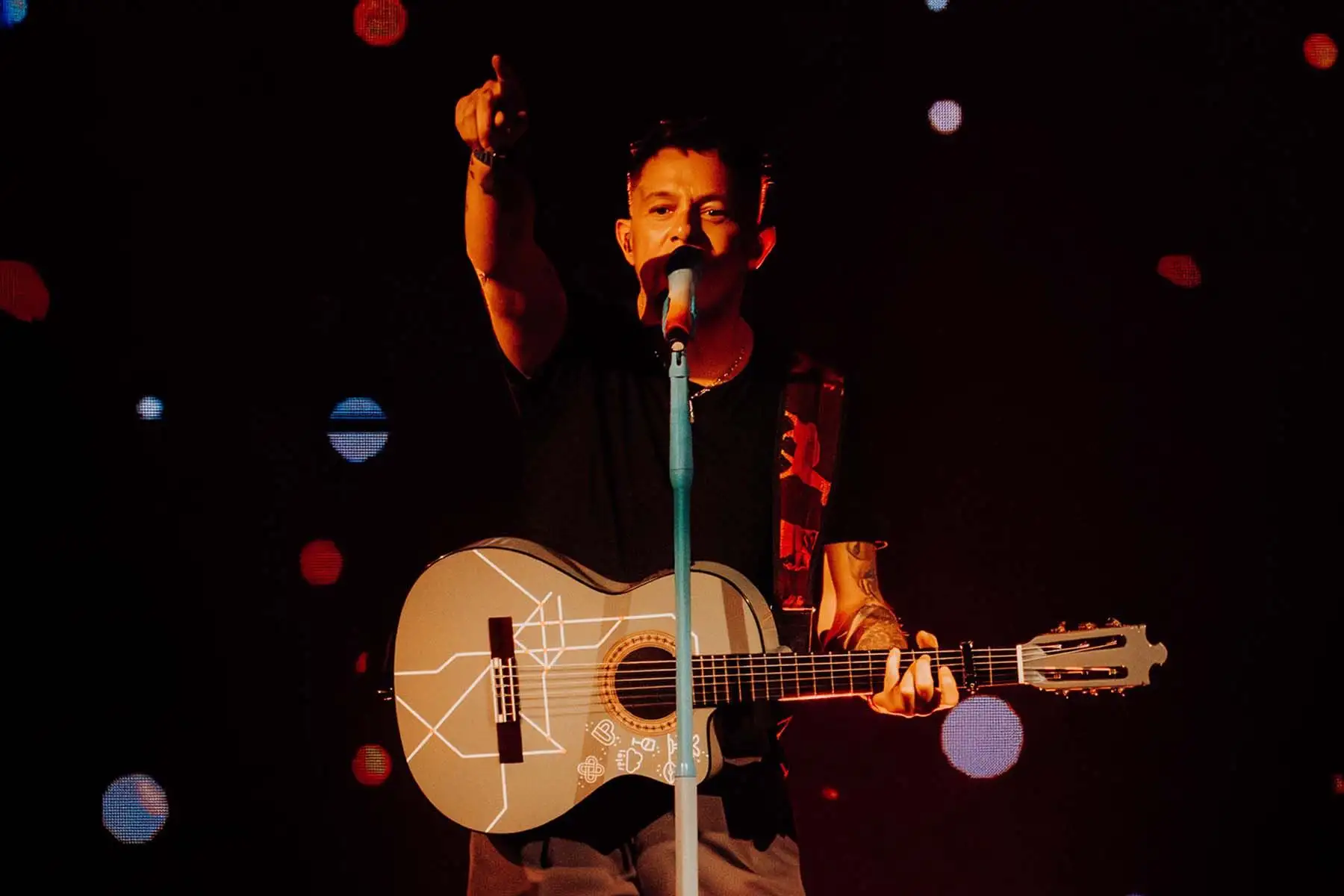 Alejandro Sanz en su primer concierto en el Estadio Nacional: En medio de una lluvia de amor y melancolía. Foto: Difusión
