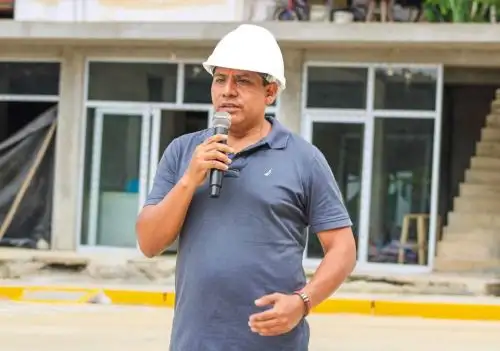 La Policía Nacional inició una investigación tras el atentado perpetrado la mañana de hoy jueves 26 de febrero contra Iroshi Ureta Campos, alcalde del distrito de Coviriali, ubicado en la provincia de Satipo, región Junín. El burgomaestre recibió dos impactos de bala. ANDINA/Difusión