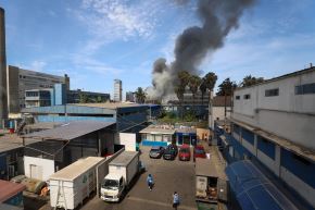 Hospital Almenara informó que reprogramará citas y operaciones quirúrgicas tras incendio que se registró en un almacén a una cuadra del nosocomio. Foto: ANDINA/Difusión