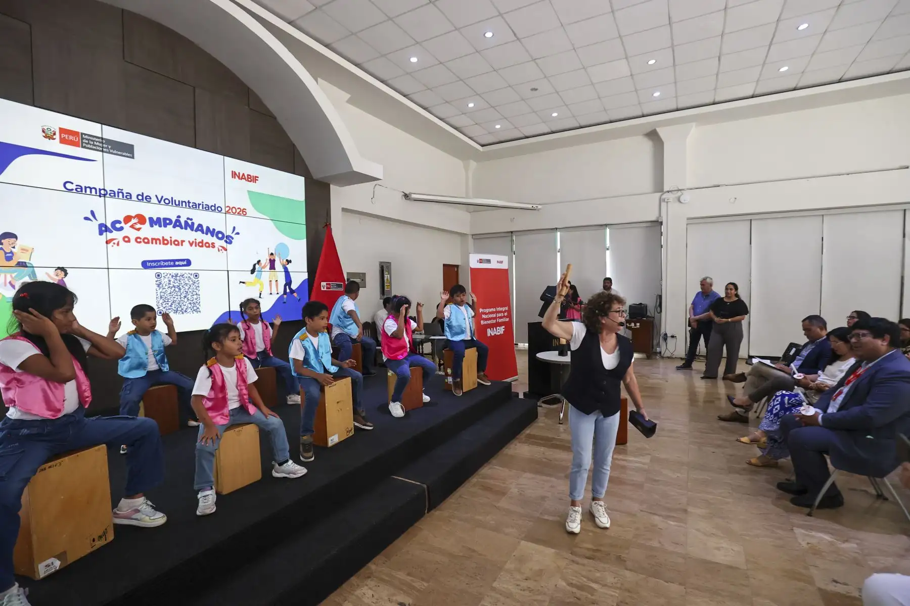 El gerente general de Editora Perú, Félix Paz, participó en el lanzamiento de la VI edición de la campaña de voluntariado “Acompáñanos a cambiar vidas”, del Programa Integral Nacional para el Bienestar Familiar - INABIF. 

Foto:ANDINA / Juan Carlos Guzmán Negrini