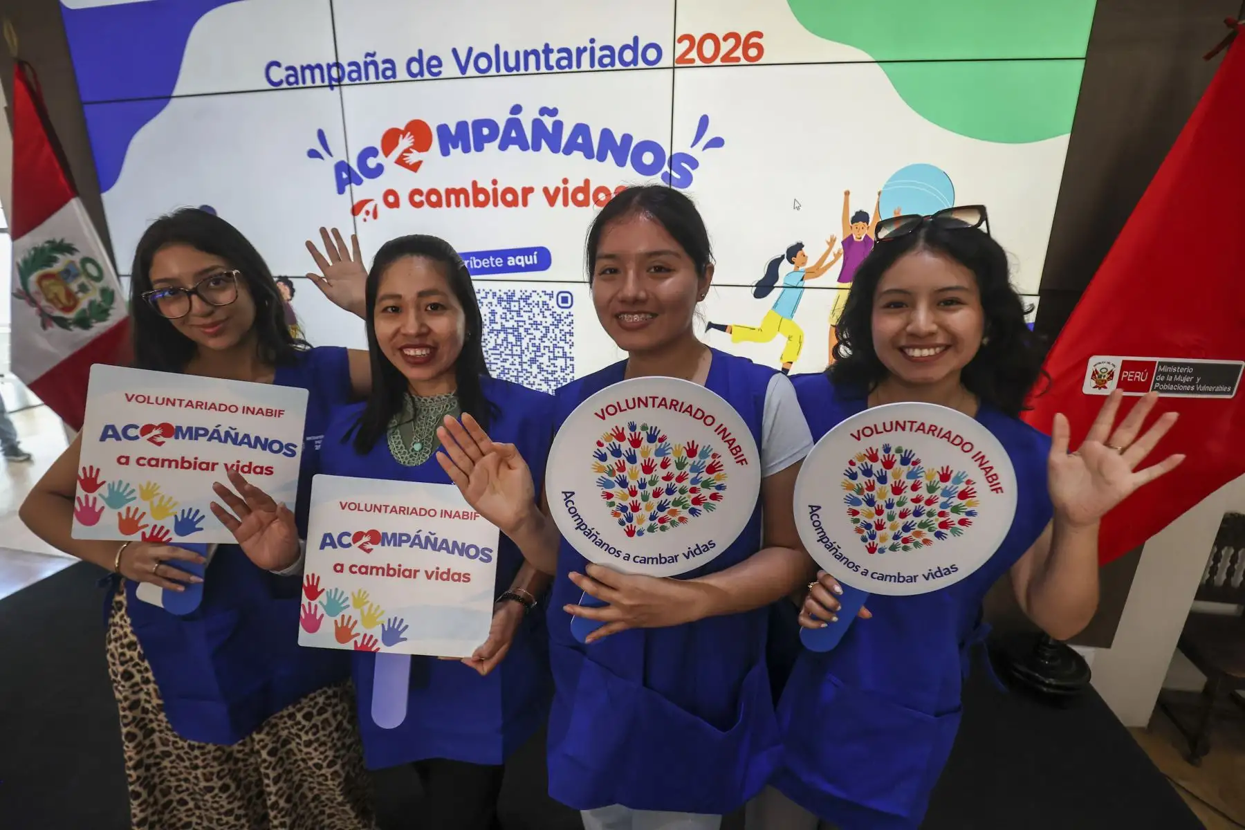 El gerente general de Editora Perú, Félix Paz, participó en el lanzamiento de la VI edición de la campaña de voluntariado “Acompáñanos a cambiar vidas”, del Programa Integral Nacional para el Bienestar Familiar - INABIF. 

Foto:ANDINA / Juan Carlos Guzmán Negrini