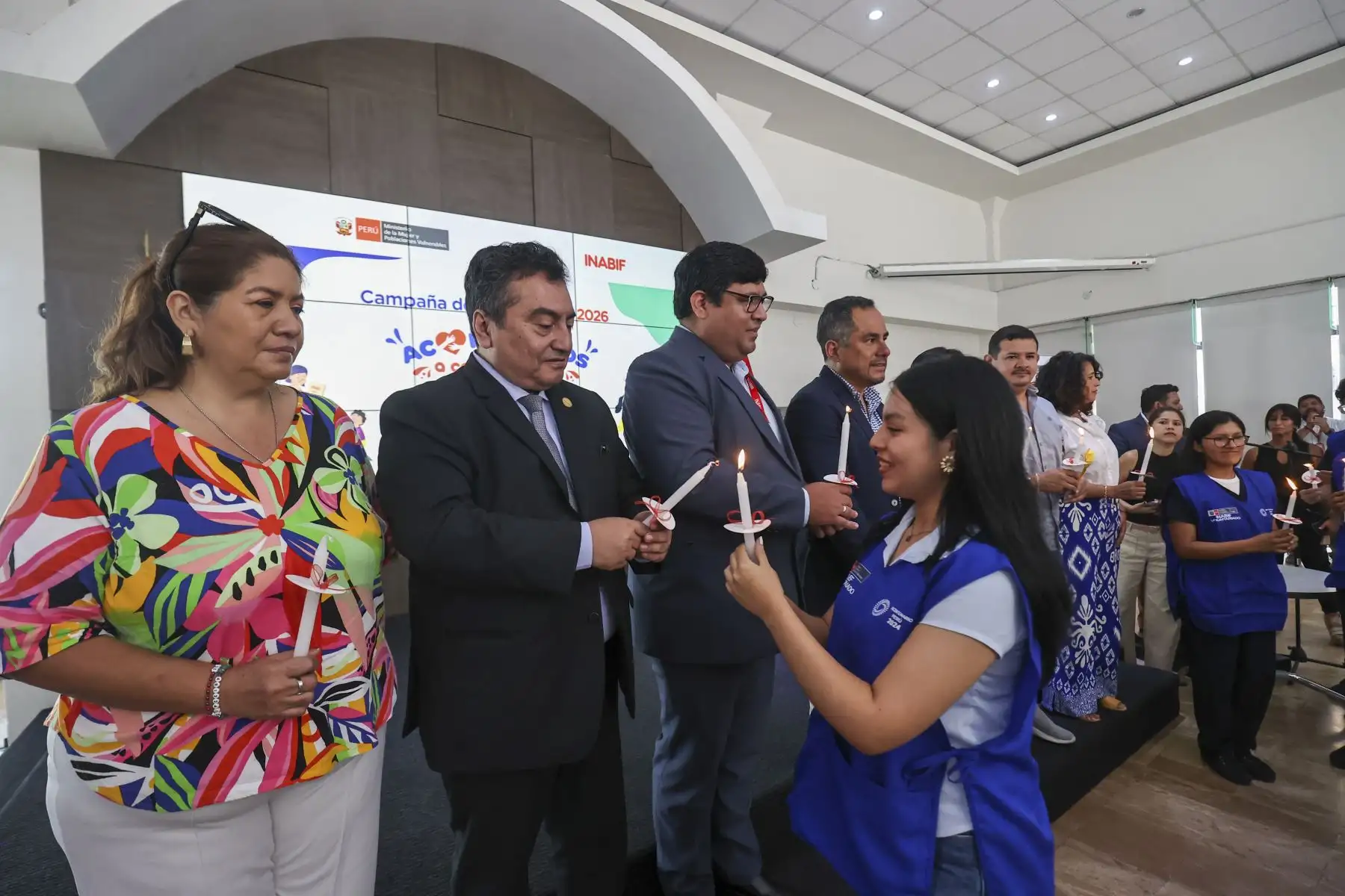 El gerente general de Editora Perú, Félix Paz, participó en el lanzamiento de la VI edición de la campaña de voluntariado “Acompáñanos a cambiar vidas”, del Programa Integral Nacional para el Bienestar Familiar - INABIF. 

Foto:ANDINA / Juan Carlos Guzmán Negrini
