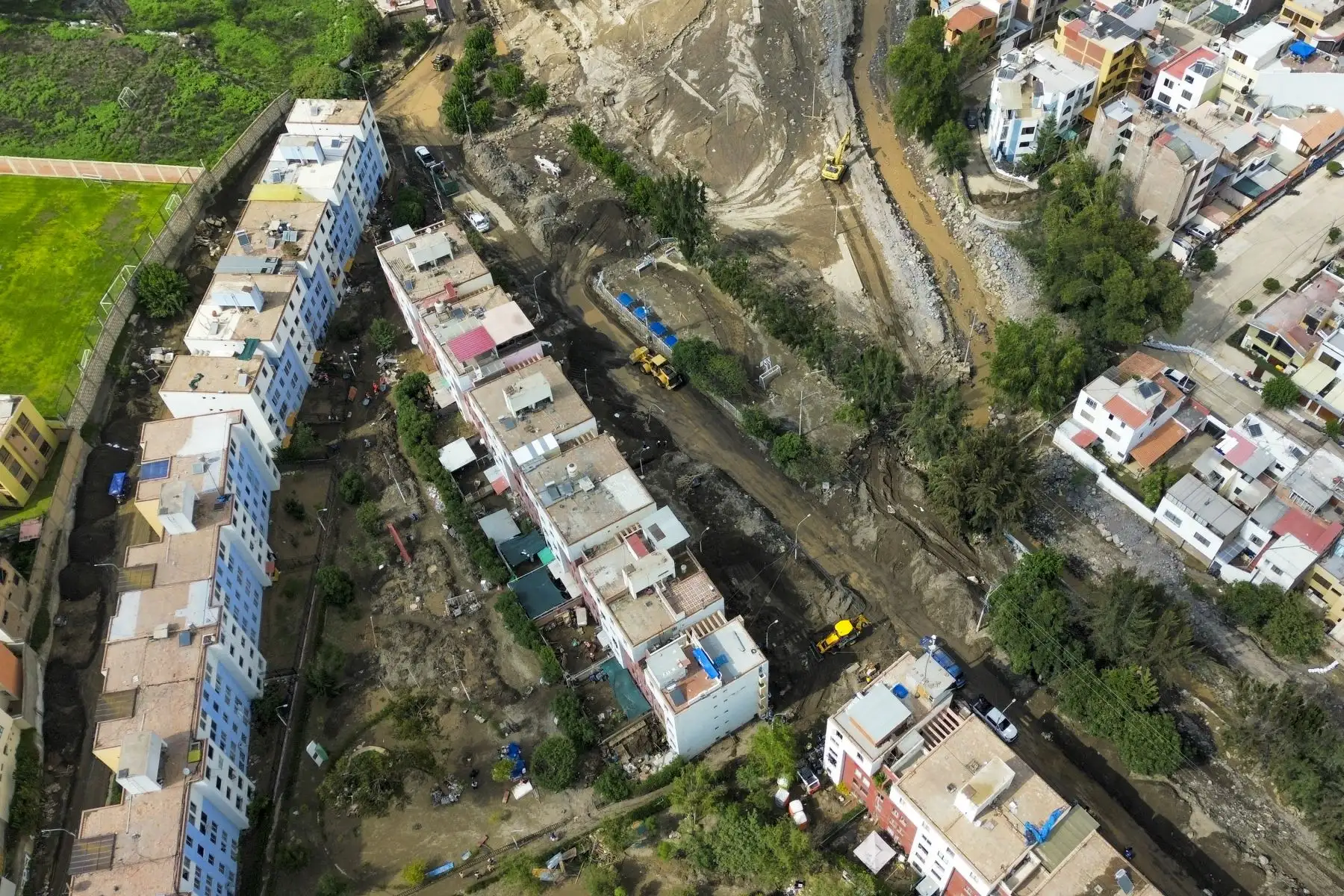 Zona inundada por la activación de la torrentera Chullo, en inmediaciones del colegio Lord Byron y el distrito de Yanahuara. Foto: ANDINA/Carla Patiño PCM