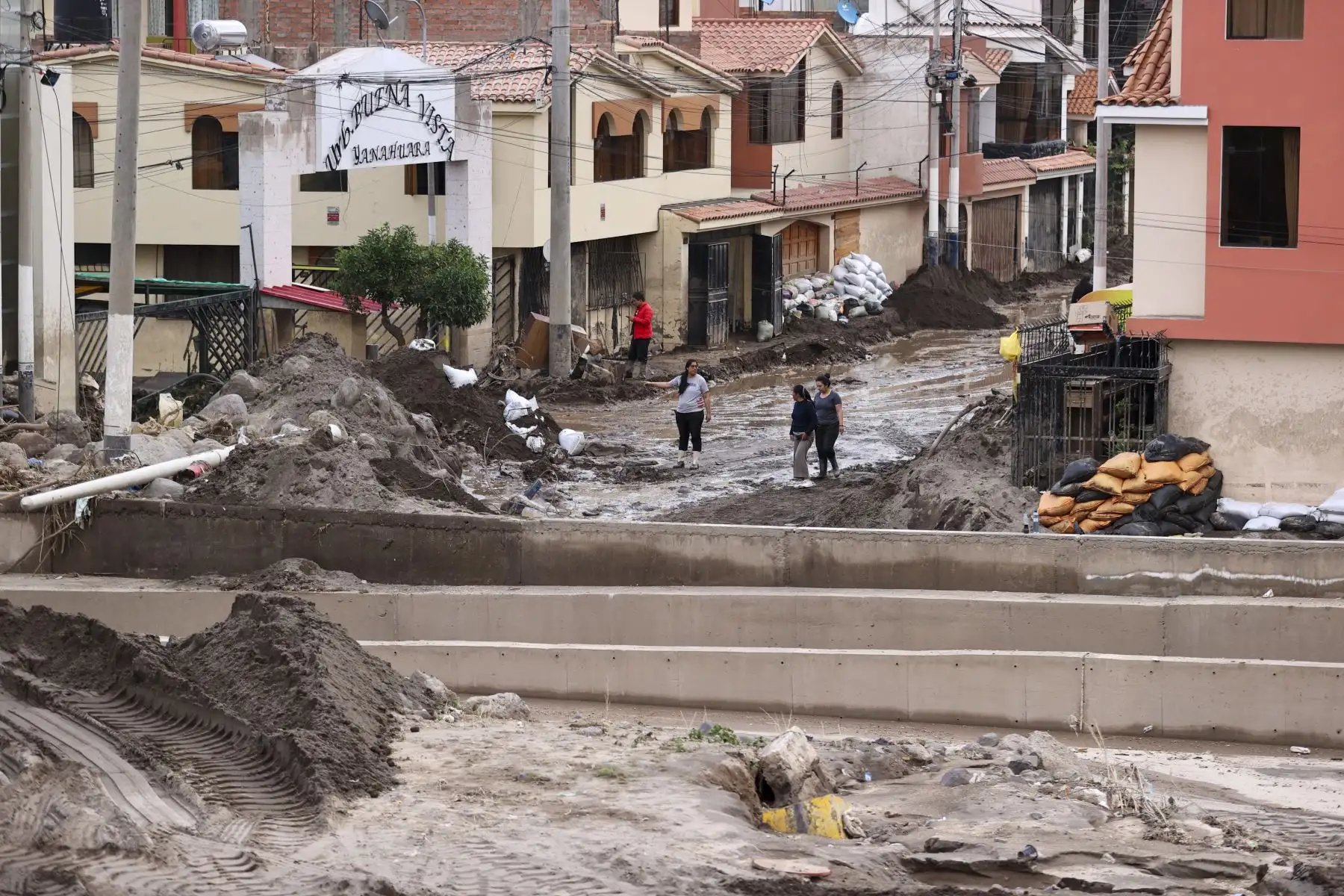 Zona inundada por la activación de la torrentera Chullo, en inmediaciones del colegio Lord Byron y el distrito de Yanahuara. Foto: ANDINA/Carla Patiño PCM