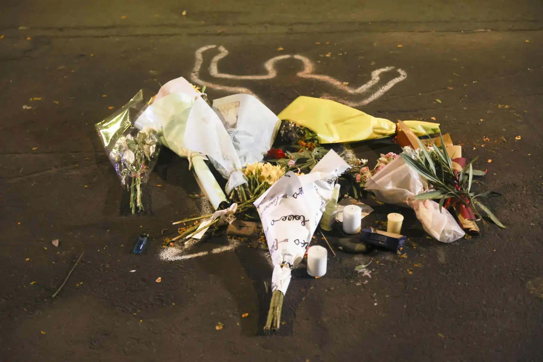 Familiares y amigos de Lizeth Marsano realizan  una vigilia en el lugar del accidente para pedir justicia. Foto: ANDINA/Jhonel Rodríguez Robles