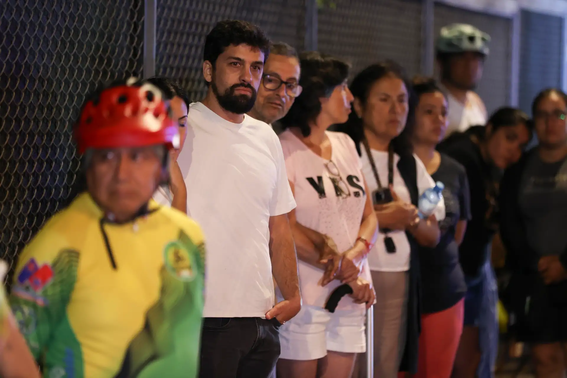 Familiares y amigos de Lizeth Marsano realizan  una vigilia en el lugar del accidente para pedir justicia. Foto: ANDINA/Jhonel Rodríguez Robles