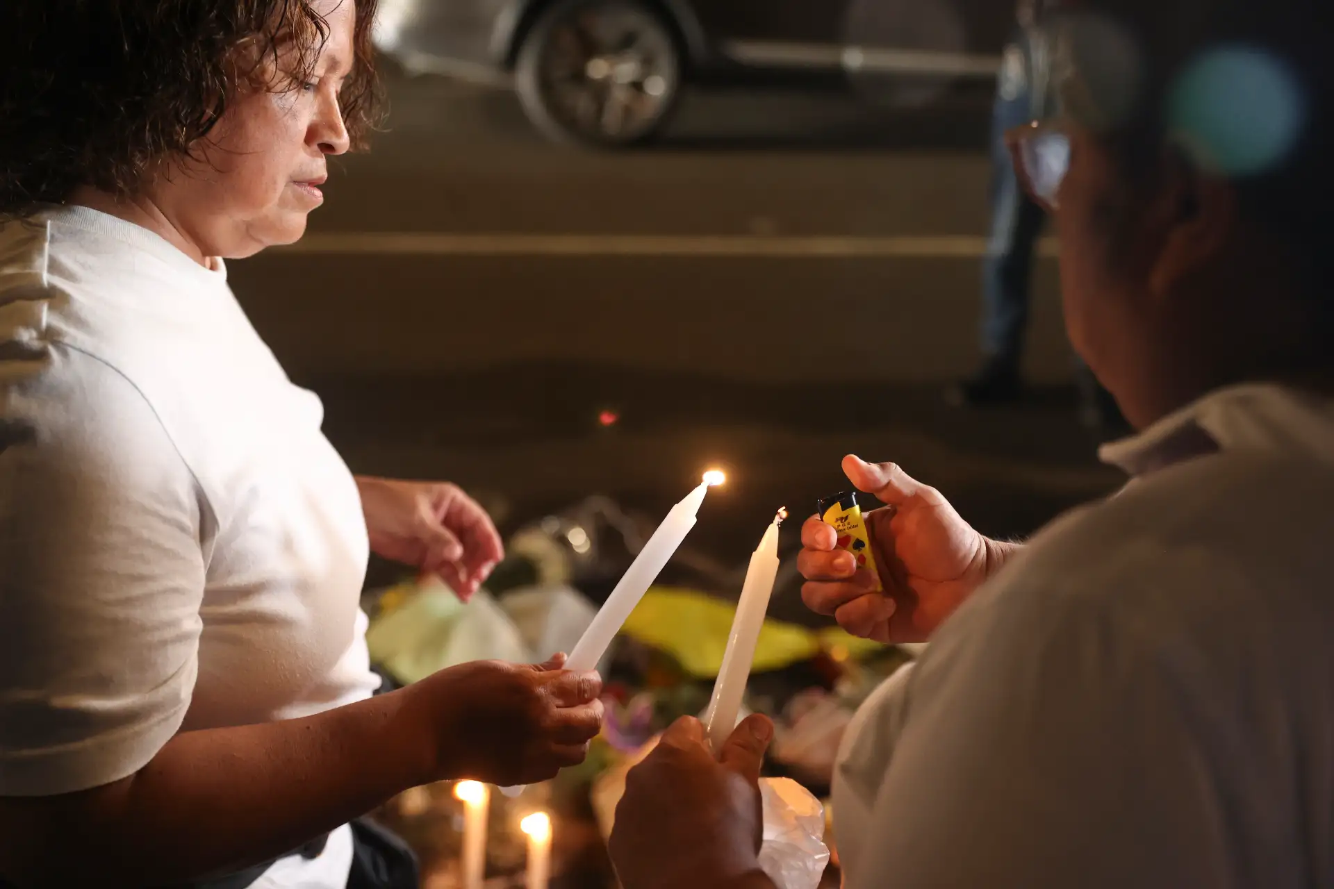 Familiares y amigos de Lizeth Marsano realizan  una vigilia en el lugar del accidente para pedir justicia. Foto: ANDINA/Jhonel Rodríguez Robles