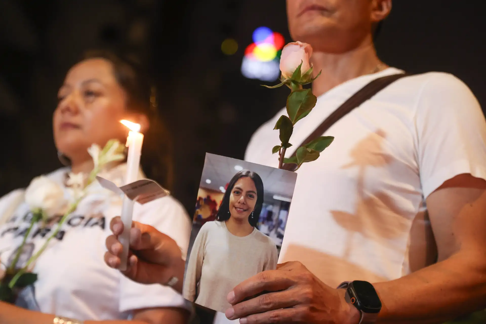 Familiares y amigos de Lizeth Marsano realizan una vigilia en el lugar del accidente para pedir justicia. Foto: ANDINA/Jhonel Rodríguez Robles