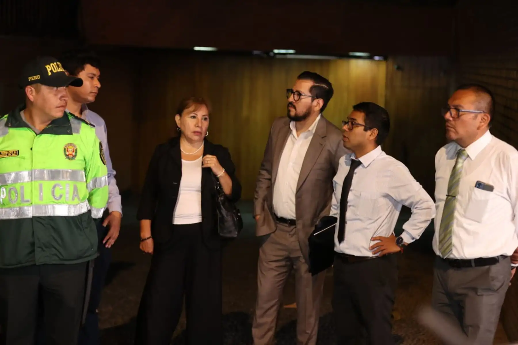 Minutos después de la medianoche, se inició la "ampliación de la inspección técnico policial" en la cuadra 8 de Camino Real.  Foto: ANDINA/Jhonel Rodríguez Robles