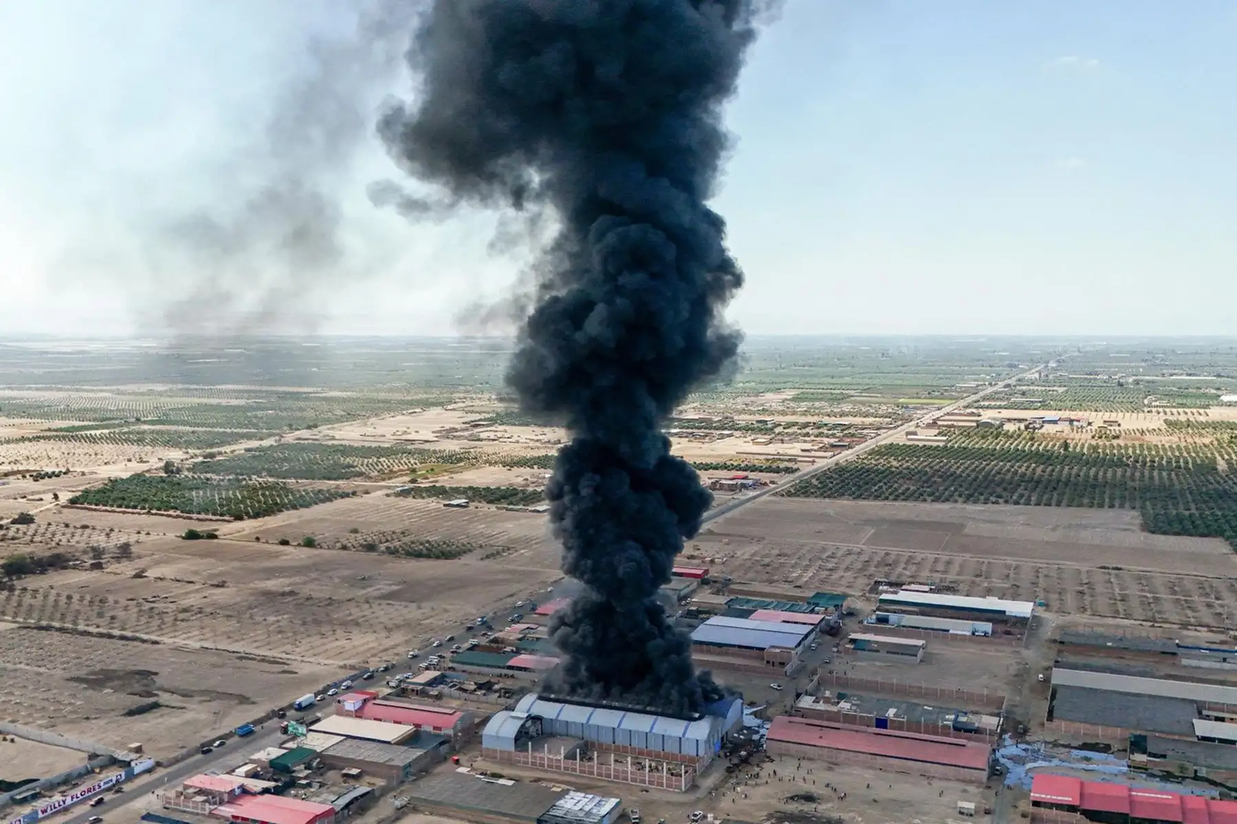 De acuerdo con el reporte preliminar, el incendio dejó únicamente daños materiales y no se registraron víctimas. En la zona permanece el subgerente de Gestión de Riesgos y Desastres, junto a su equipo técnico, supervisando las labores. Foto: Municipalidad Provincial de Tacna
