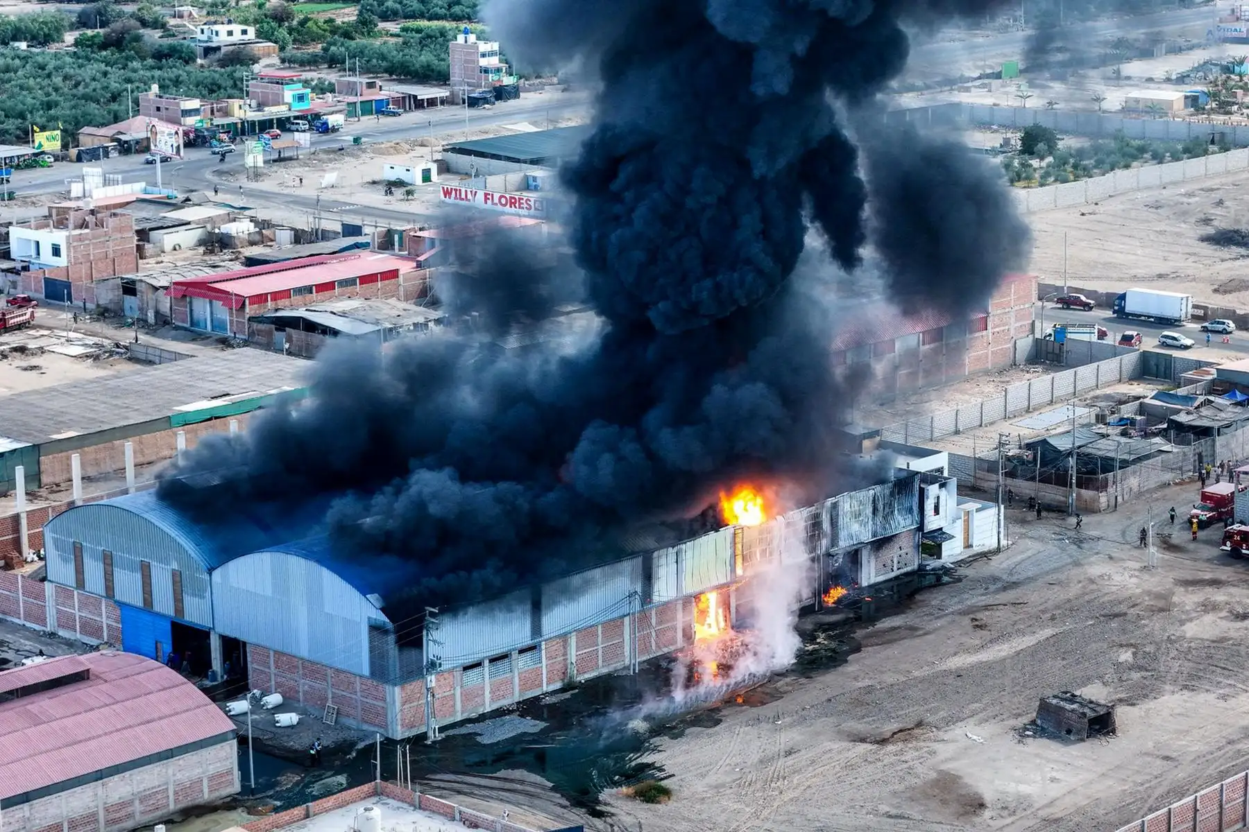 De acuerdo con el reporte preliminar, el incendio dejó únicamente daños materiales y no se registraron víctimas. En la zona permanece el subgerente de Gestión de Riesgos y Desastres, junto a su equipo técnico, supervisando las labores. Foto: Municipalidad Provincial de Tacna