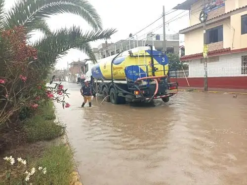 La lluvia intensa que afectó a la ciudad de Chiclayo por más de seis horas dejó más de 1,000 familias afectadas y 38 casas colapsadas y varias en peligro. ANDINA/Difusión