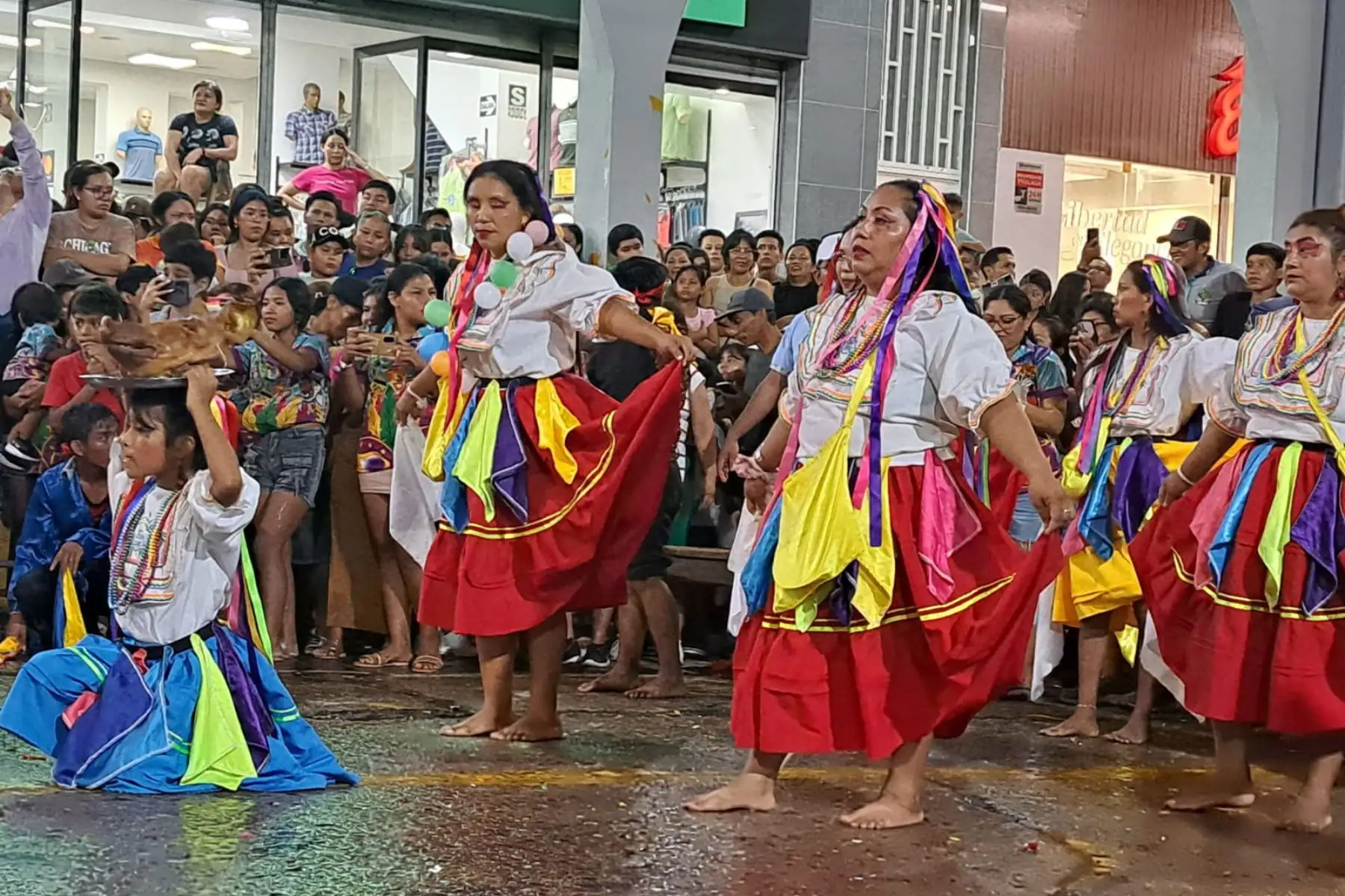Pucallpa, con pasacalle y comparsas ucayalinos viven el carnaval 2026
Foto: ANDINA/Fidel Gutiérrez