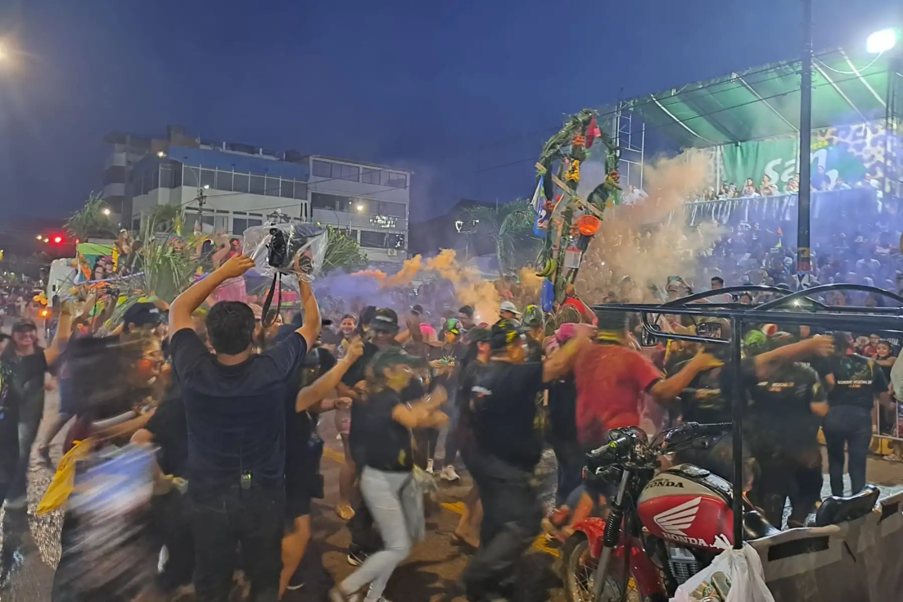 Pucallpa, con pasacalle y comparsas ucayalinos viven el carnaval 2026
Foto: ANDINA/Fidel Gutiérrez