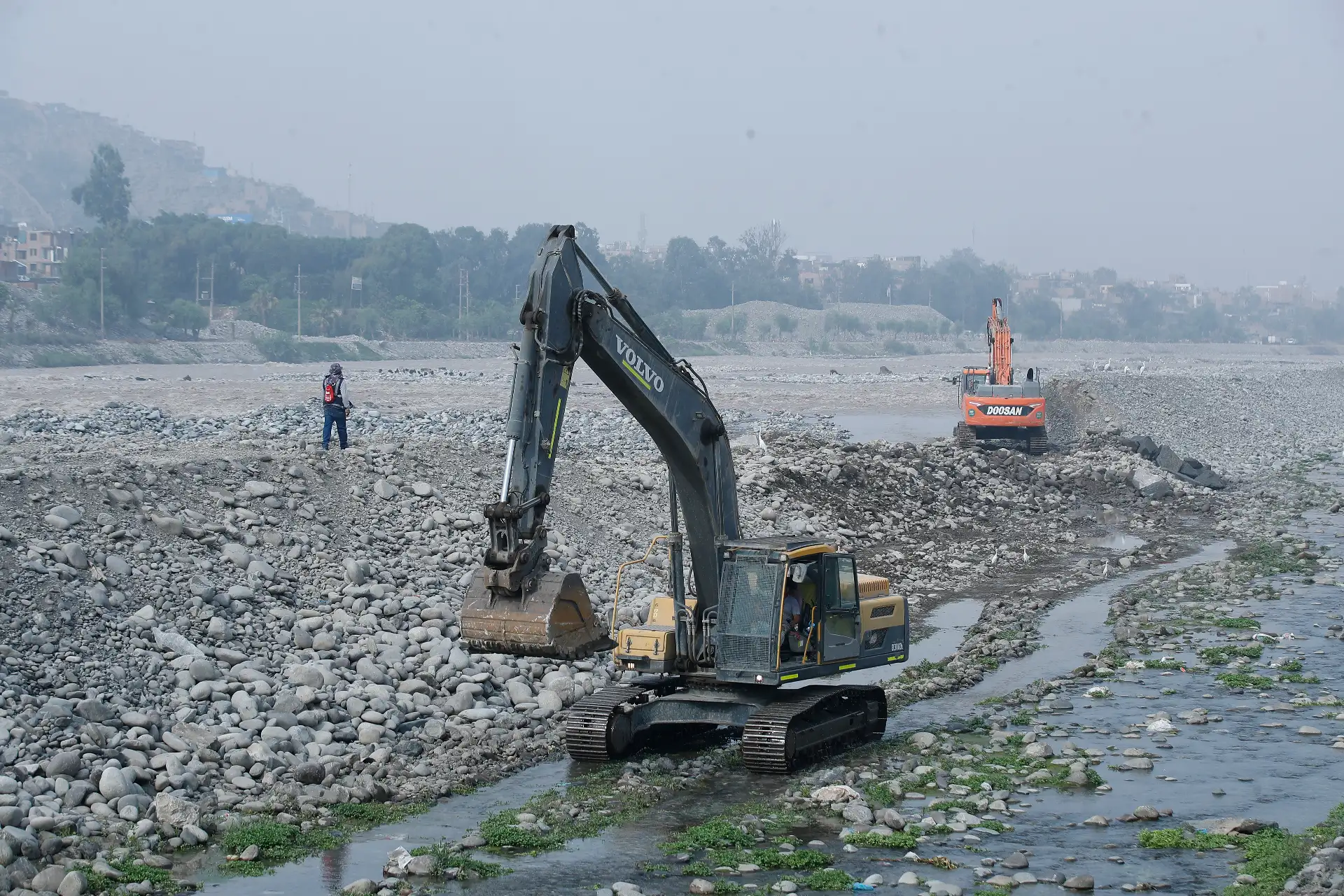 Crece el caudal del río Rimac, a la altura de la autopista Ramiro Priale en el puente San Roque.
Foto: ANDINA/ Eddy Ramos