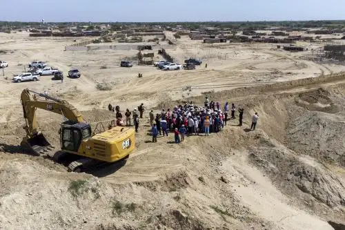Premier Denisse Miralles lidera inspección de los trabajos de mantenimiento en el río Motupe-La Leche