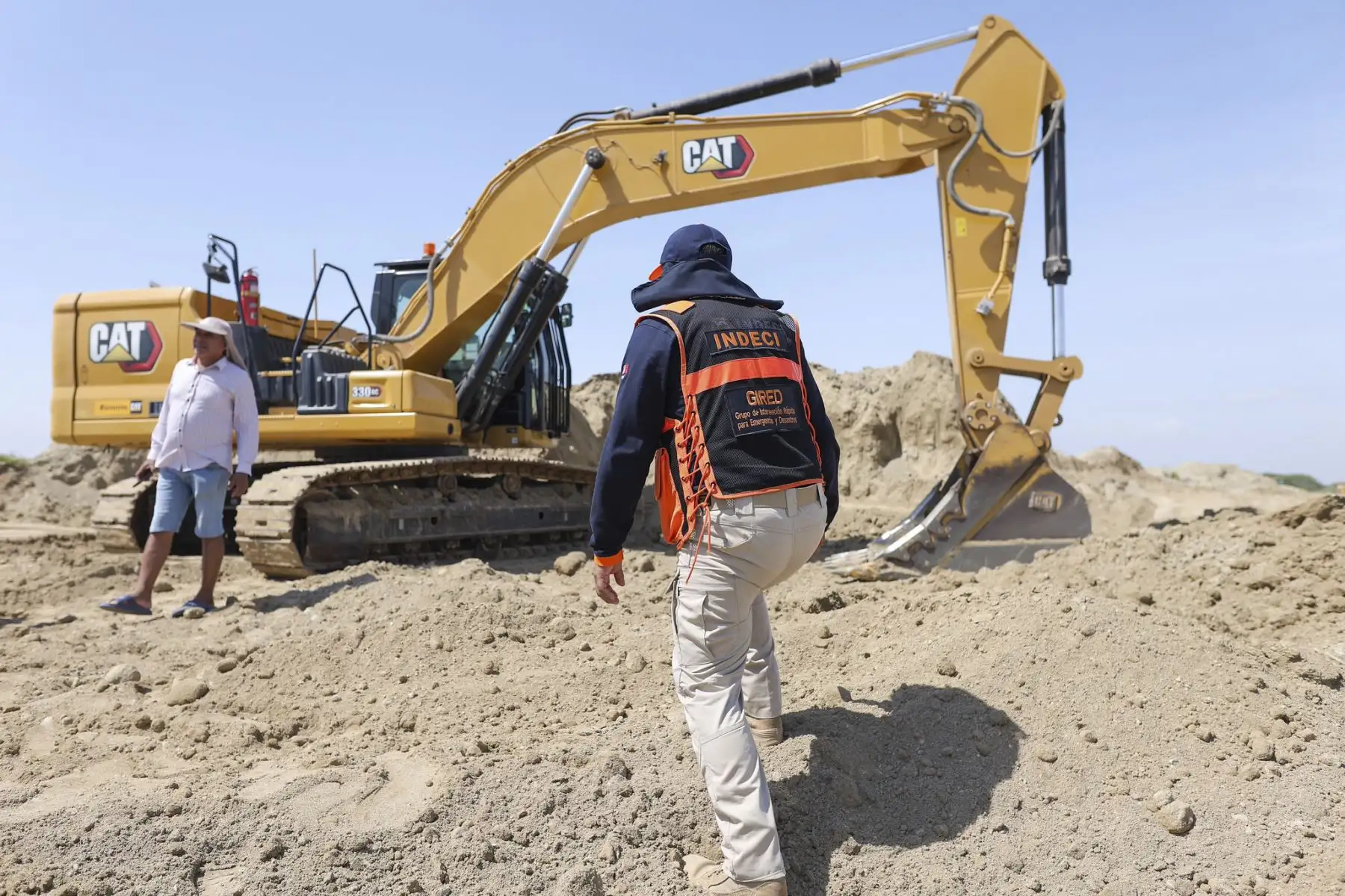La premier Denisse Miralles se encuentra en Lambayeque liderando la inspección de los trabajos de mantenimiento en el río Motupe-La Leche, específicamente en el centro poblado La Colorada de Mórrope. Foto: PCM