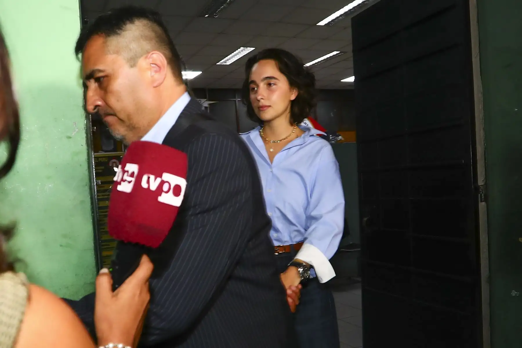 Los exteriores de la División de Investigación y Prevención de Tránsito fueron escenario de la salida de Francesca Montenegro, quien abandonó las instalaciones acompañada de sus padres y su abogado, en medio de la atención de la prensa. Foto: ANDINA/Verónica Calderón