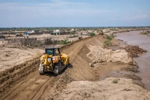Los equipos ejecutan trabajos de limpieza, encauzamiento y mitigación de riesgos, labores clave para salvaguardar la integridad de la población y reducir el impacto de las precipitaciones.