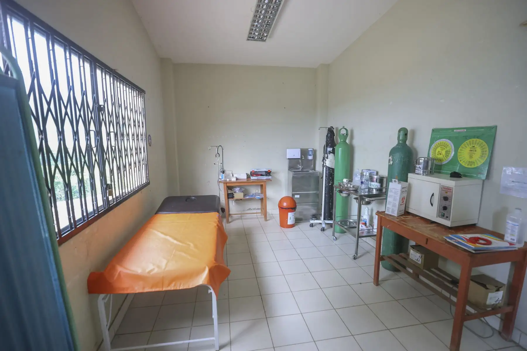 El presidente José María Balcázar supervisó esta tarde el estado situacional del centro de salud San José, en el distrito de Bolívar. Durante la visita, se evaluaron los mecanismos técnicos necesarios para optimizar la infraestructura y garantizar una atención de calidad en beneficio de la población cajamarquina. Foto: Presidencia