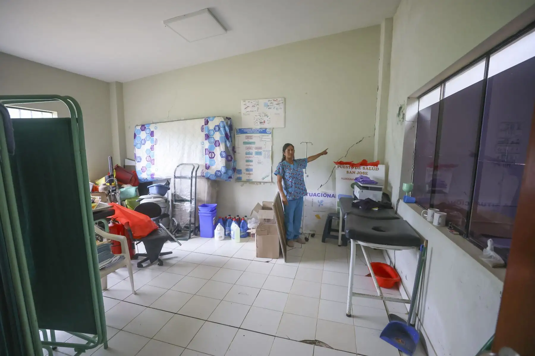 El presidente José María Balcázar supervisó esta tarde el estado situacional del centro de salud San José, en el distrito de Bolívar. Durante la visita, se evaluaron los mecanismos técnicos necesarios para optimizar la infraestructura y garantizar una atención de calidad en beneficio de la población cajamarquina. Foto: Presidencia