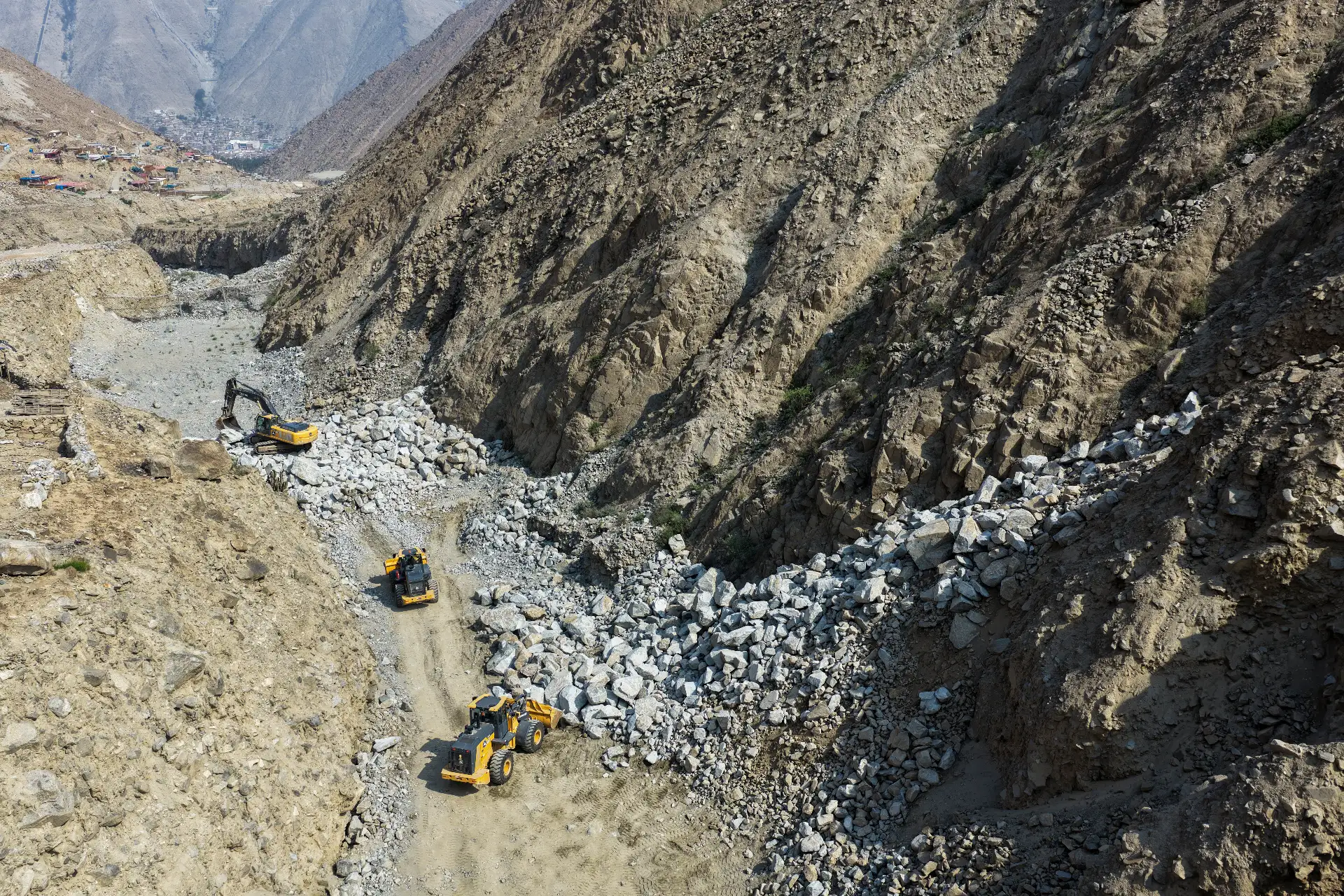 ANA supervisa conformación de dique de protección en sector La Ronda II, límite entre Lurigancho-Chosica y Ricardo Palma