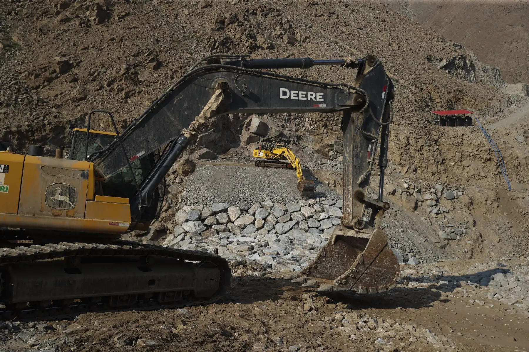 La intervención se ejecuta en uno de los puntos críticos de la cuenca del río Rímac, zona priorizada por la Autoridad Nacional del Agua (ANA) para reducir riesgos ante el incremento del caudal. Foto: ANDINA/Jhonel Rodríguez Robles