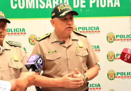 El jefe de la Región Policial Piura, general PNP Daniel Jares Reyme, informó que las denuncias por extorsión se redujeron en un 55 % durante el estado de emergencia, como resultado de operativos focalizados, patrullaje intensivo y labores de inteligencia. ANDINA/Difusión