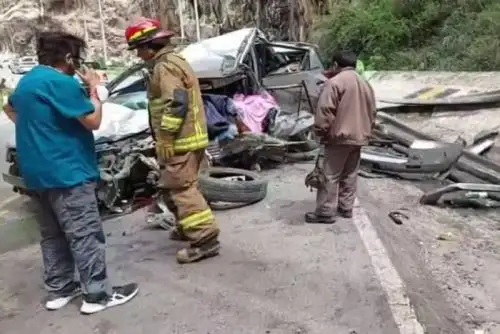 La cifra de fallecidos aumentaría en las próximas horas, debido a la gravedad de la tragedia y el estado de la miniván sumergida.