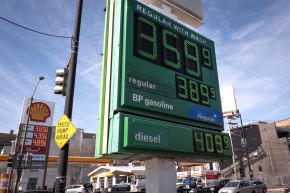 El precio del petróleo se dispara debido a temores sobre la guerra contra Irán. Foto: AFP
