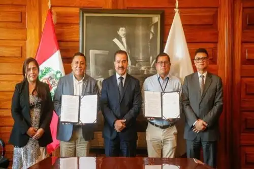 Los acuerdos fueron firmados por el Minsa, y los alcaldes de Lauricocha, Godofredo Quispe Bellido; y de Accomarca, Gide Falcón Sánchez.