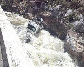 A once se eleva el número de víctimas mortales que deja el trágico accidente registrado cerca del mediodía del lunes 2 de marzo en el kilómetro 97+700 de la Carretera Central, a la altura del sector El Infiernillo, en el distrito de San Mateo de Huanchor, en la sierra de Lima. ANDINA/Difusión