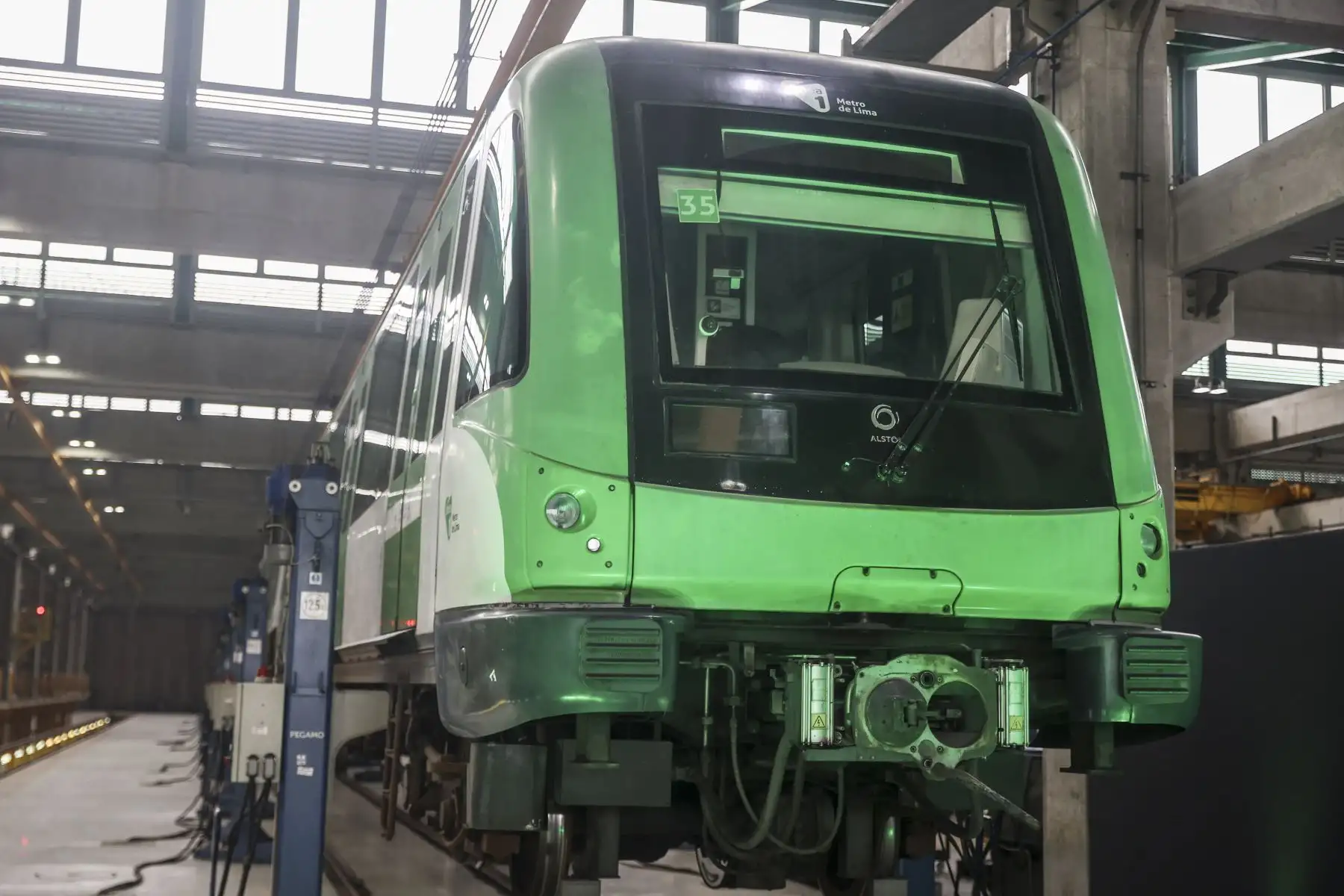 La Línea 1 del Metro de Lima superó los 1,600 millones de pasajeros transportados. Manuel Wu, gerente general de la entidad, y Luis Del Carpio, presidente ejecutivo de Proinversión, encabezaron la ceremonia, en la que también se brindó un reconocimiento a algunos usuarios frecuentes. Foto: ANDINA/Jhonel Rodríguez Robles