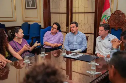 Los empresarios solicitaron la asignación permanente de efectivos de la Policía Nacional del Perú en la zona, a fin de evitar la reocupación de espacios públicos por el comercio informal y garantizar condiciones de seguridad para empresarios, trabajadores y clientes.ANDINA/Difusión