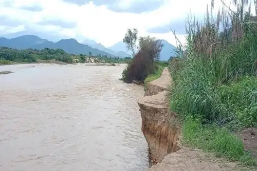 Lambayeque: lluvias dañan vías en Oyotún y agricultores alertas por crecida de río Nanchoc